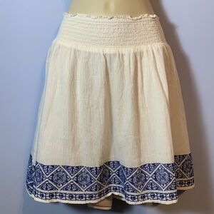 Old navy flowy white gauzy textured cotton skirt blue hem embroidery large boho